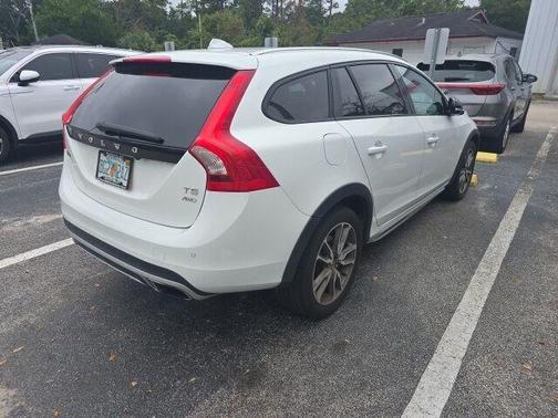 2015 Volvo V60 Cross Country T5