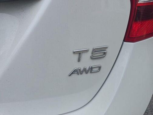 2015 Volvo V60 Cross Country T5