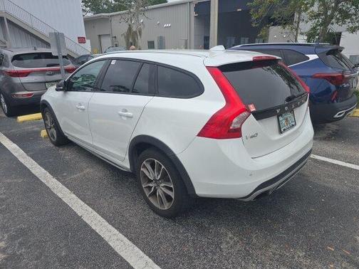 2015 Volvo V60 Cross Country T5