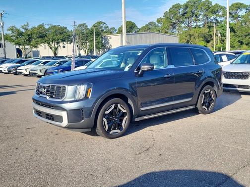 Gray 2023 Kia Telluride S