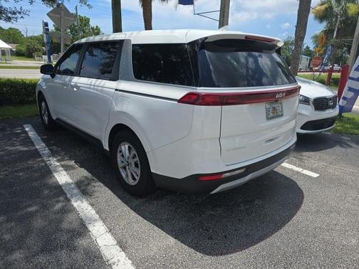 2024 Kia Carnival LX