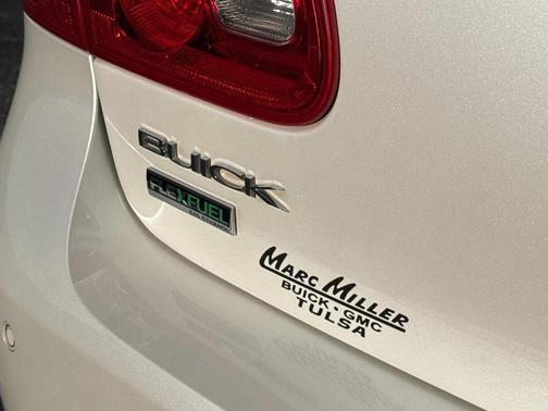 White Diamond Tri-Coat 2011 Buick Lucerne
