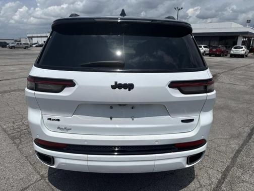 Bright White Clearcoat 2023 Jeep Grand Cherokee L Summit