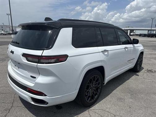 Bright White Clearcoat 2023 Jeep Grand Cherokee L Summit