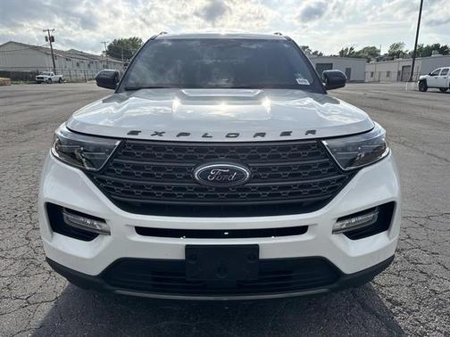 Star White 2022 Ford Explorer XLT