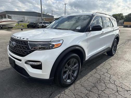Star White 2022 Ford Explorer XLT