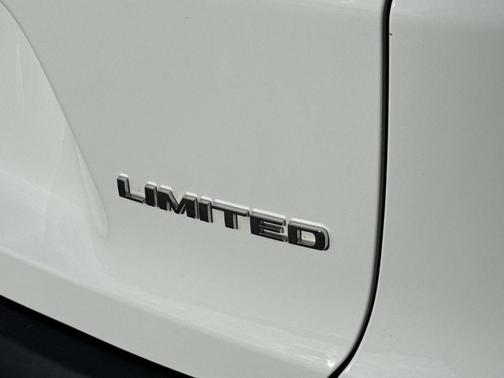 Bright White Clearcoat 2021 Jeep Cherokee Limited