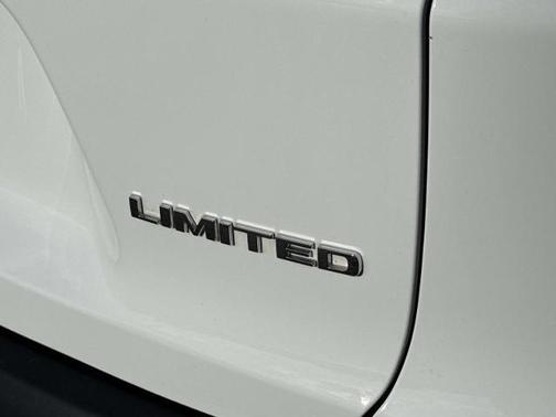 Bright White Clearcoat 2021 Jeep Cherokee Limited