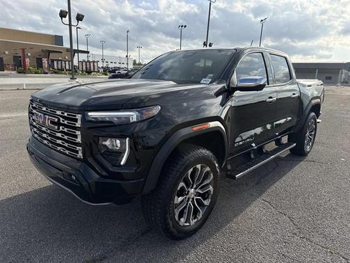 Onyx Black 2025 GMC Canyon Denali