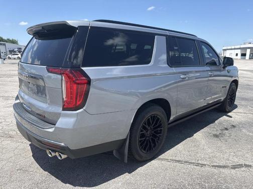 Sterling 2023 GMC Yukon XL AT4