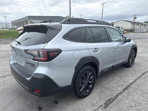 Ice Silver Metallic 2024 Subaru Outback Onyx Edition XT