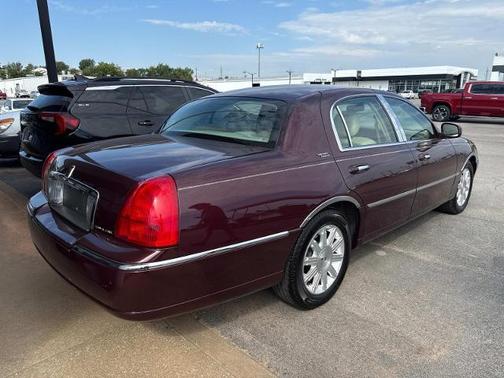 2010 Lincoln Town Car Signature Limited