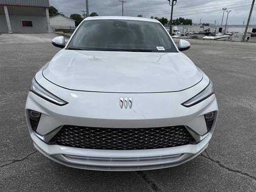 White Frost Tri-Coat 2026 Buick Envista Avenir