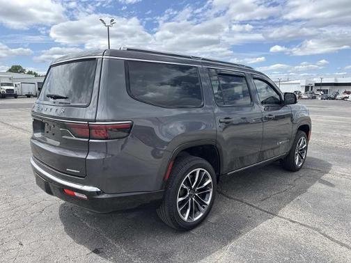 Metallic 2022 Jeep Wagoneer Series III