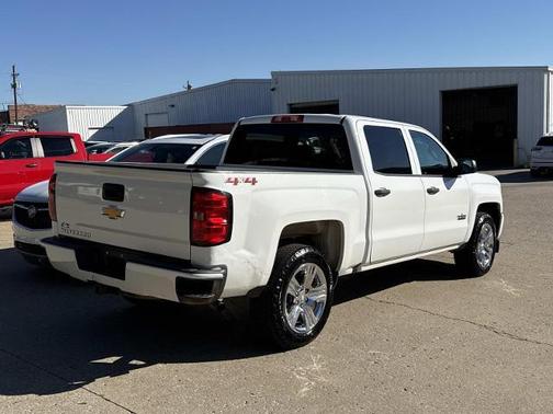 Summit White 2018 Chevrolet Silverado 1500 Custom