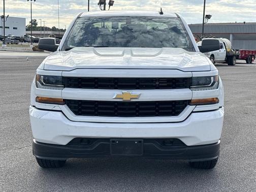 Summit White 2018 Chevrolet Silverado 1500 Custom