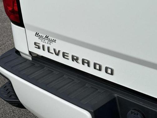 Summit White 2018 Chevrolet Silverado 1500 Custom
