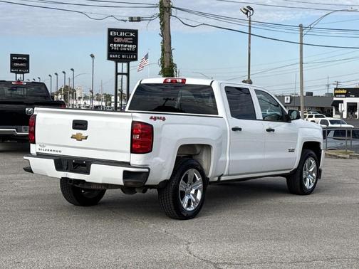 Summit White 2018 Chevrolet Silverado 1500 Custom