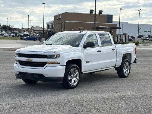 Summit White 2018 Chevrolet Silverado 1500 Custom