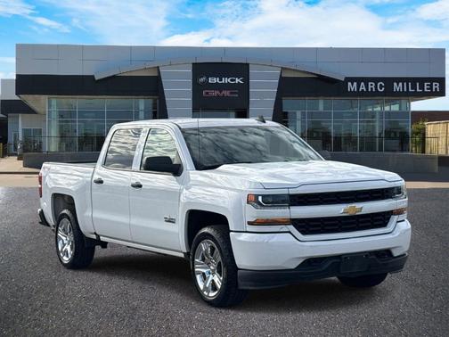 Summit White 2018 Chevrolet Silverado 1500 Custom