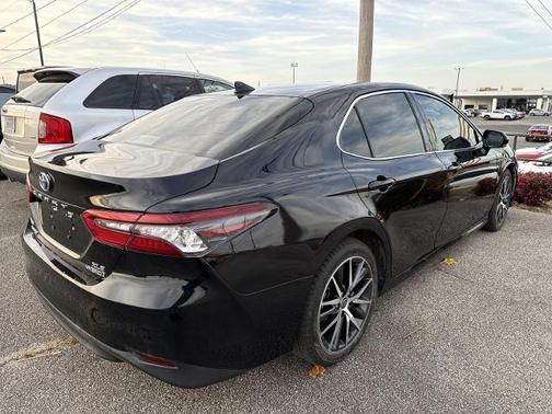 2022 Toyota Camry Hybrid XLE