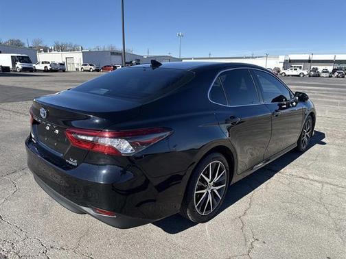 2022 Toyota Camry Hybrid XLE