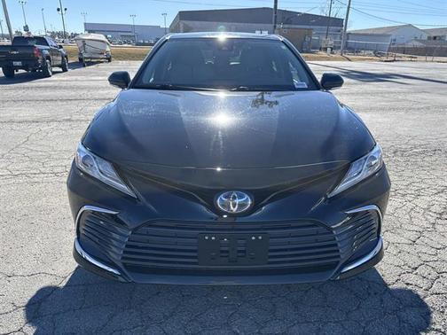 2022 Toyota Camry Hybrid XLE