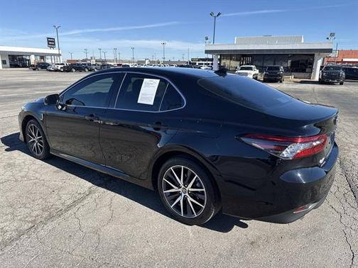 2022 Toyota Camry Hybrid XLE