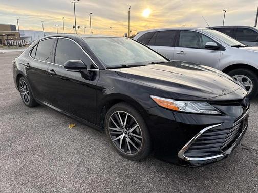 2022 Toyota Camry Hybrid XLE