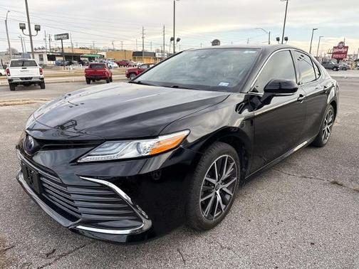 2022 Toyota Camry Hybrid XLE