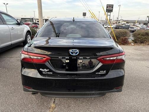2022 Toyota Camry Hybrid XLE