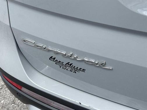 Ceramic Silver 2022 Kia Carnival EX