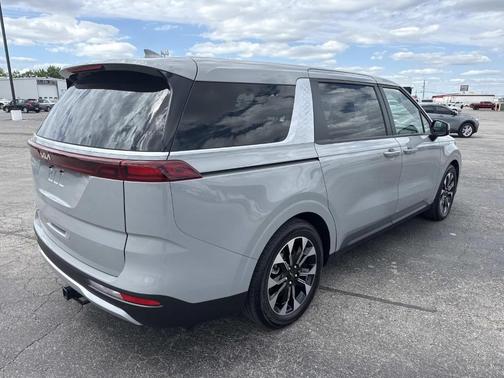 Ceramic Silver 2022 Kia Carnival EX