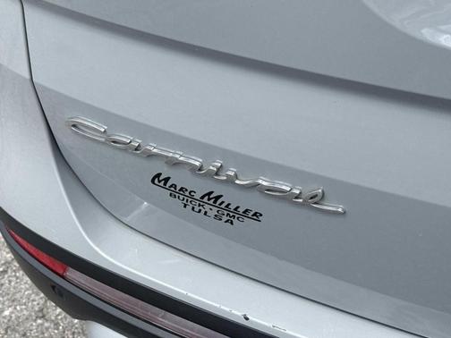 Ceramic Silver 2022 Kia Carnival EX