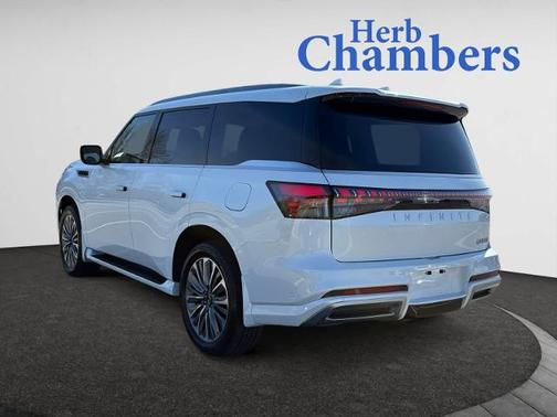2025 INFINITI QX80 LUXE