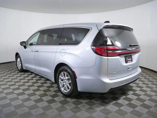 Silver Mist Clearcoat 2024 Chrysler Pacifica Touring-L