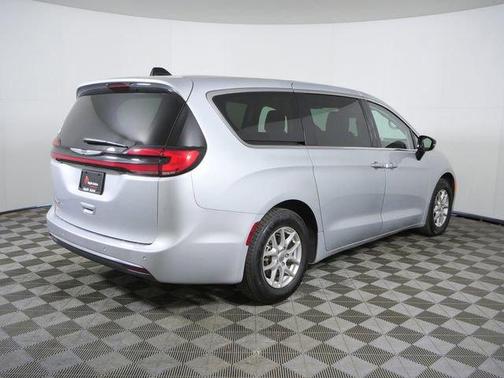 Silver Mist Clearcoat 2024 Chrysler Pacifica Touring-L