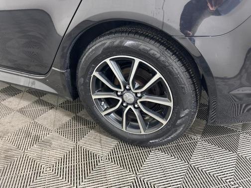 2017 Mitsubishi Lancer ES