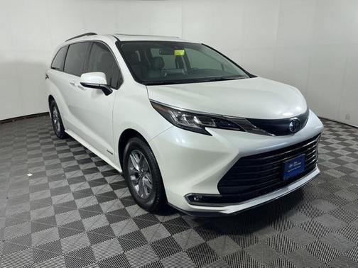 2021 Toyota Sienna XLE
