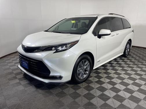 2021 Toyota Sienna XLE