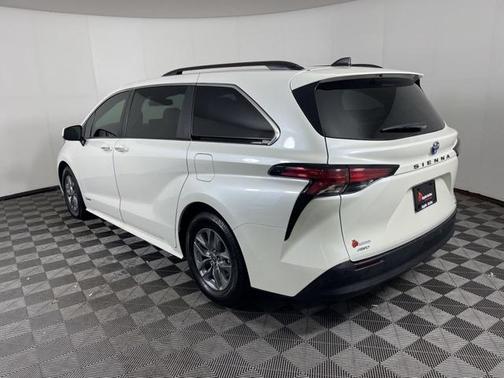 2021 Toyota Sienna XLE