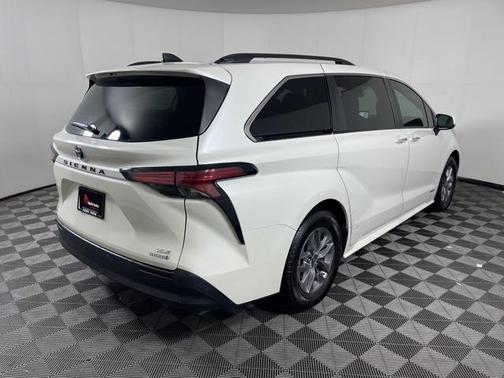 2021 Toyota Sienna XLE