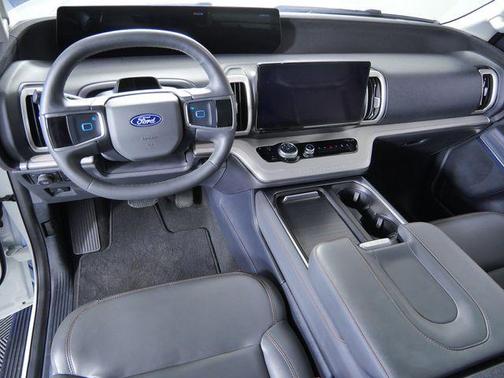 White Metallic 2025 Ford Expedition Active