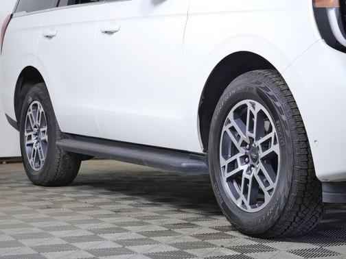 White Metallic 2025 Ford Expedition Active