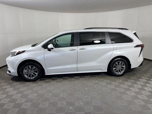 2025 Toyota Sienna XLE