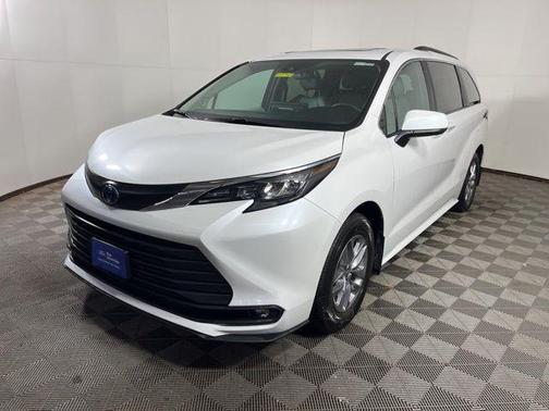 2025 Toyota Sienna XLE