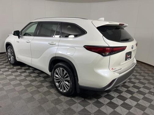 2020 Toyota Highlander Hybrid Platinum