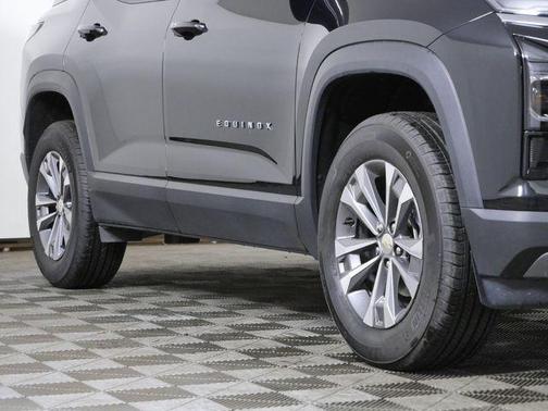 Mosaic Black Metallic 2026 Chevrolet Equinox LT