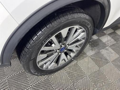 2022 Ford Escape Titanium