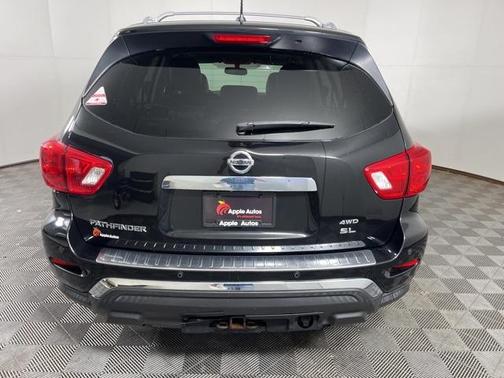 2017 Nissan Pathfinder SL